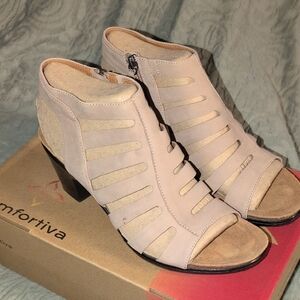 Comfortiva Viona Beige Peep-Toe Bootie Sandals Memory Foam 10 Heels